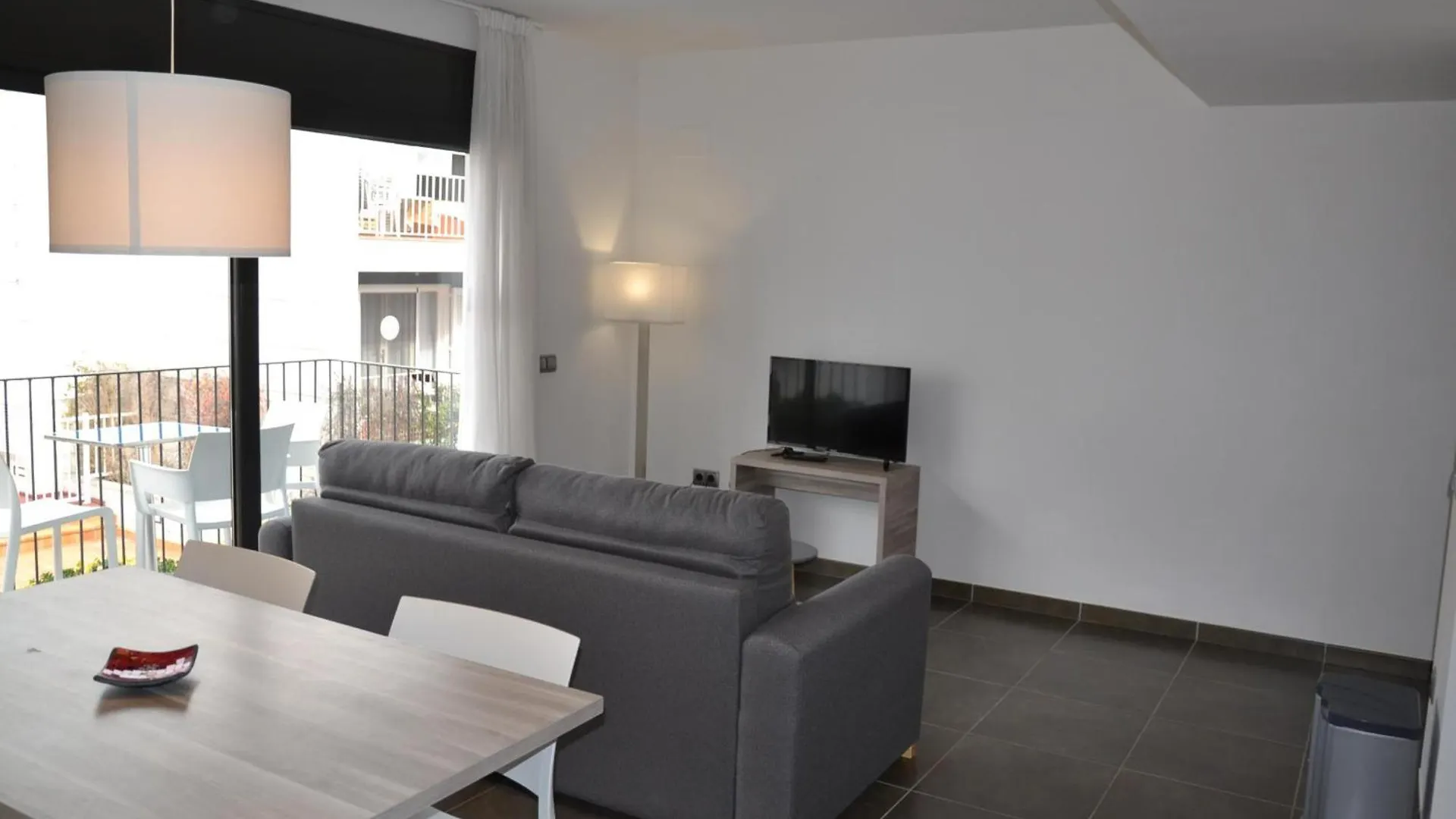Apartamento Centrico Con Piscina, Parking Y A 200M De La Playa En L'Estartit - Es-323-41