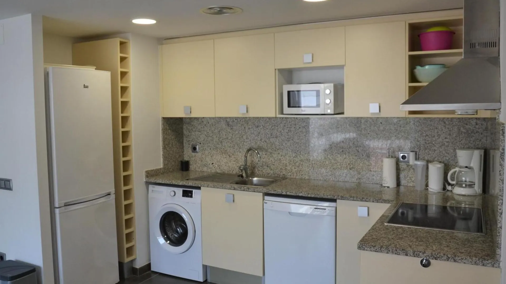Apartamento Centrico Con Piscina, Parking Y A 200M De La Playa En L'Estartit - Es-323-41