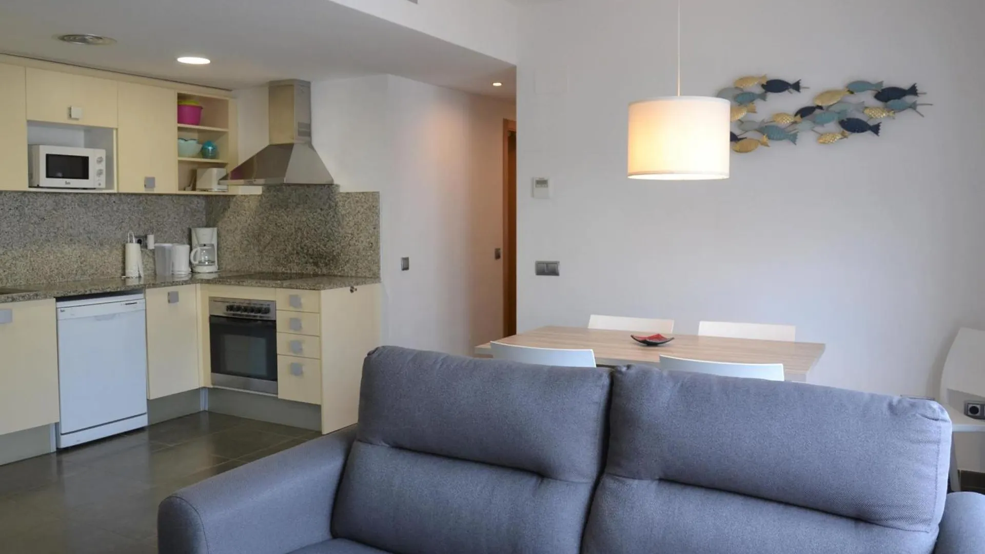 Apartamento Centrico Con Piscina, Parking Y A 200M De La Playa En L'Estartit - Es-323-41 0*,